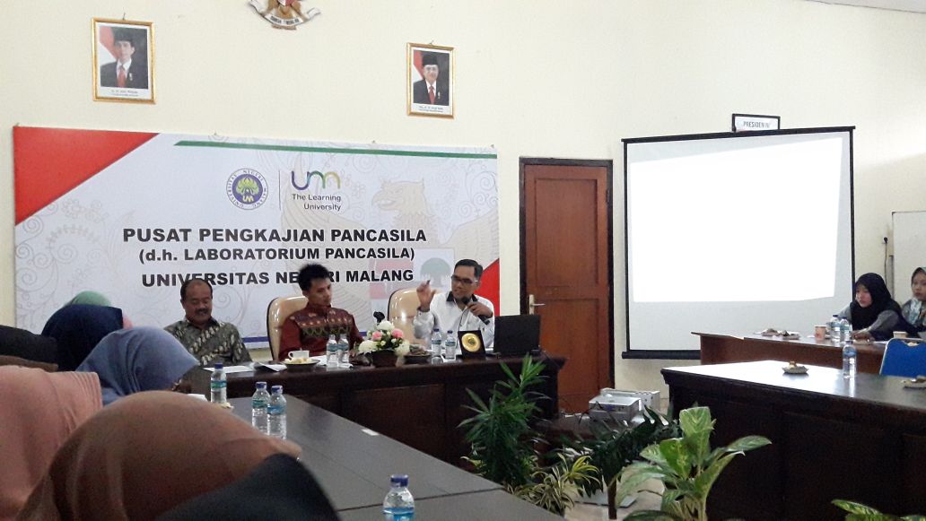 Sarasehan Pancasila No.2 Vol.1 (2018): Jati Diri Ekonomi  Indonesia: Refleksi Pancasila Sebagai Philosophische Grondslag
